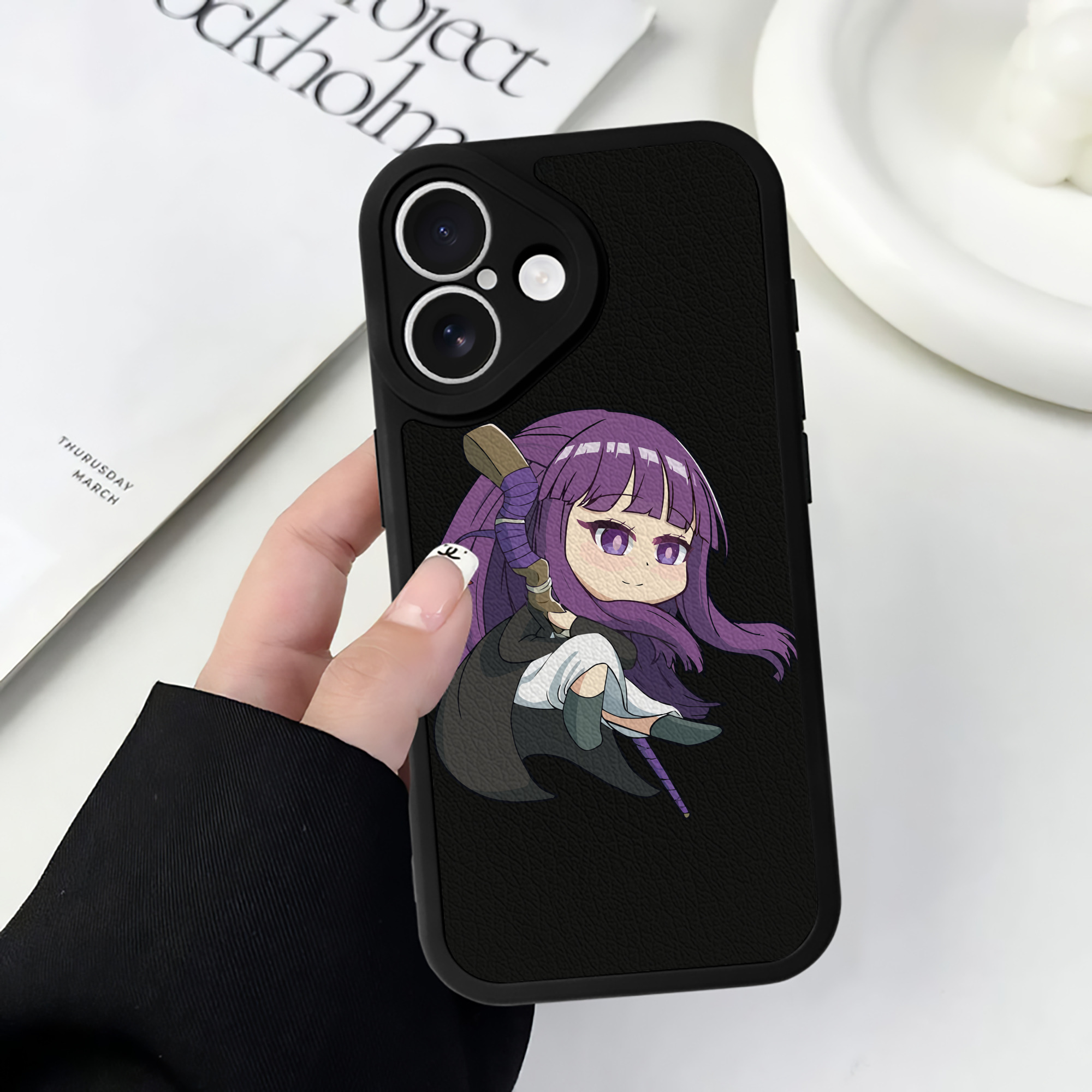 （画像用） 葬送のフリーレン Frieren 【iPhone 16シリーズ対応】シリコンスマホケース（レザー調） 材質：シリコン